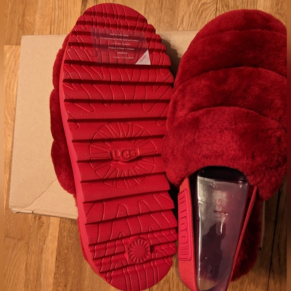UGG Australia Super Fluff Slipper in Ribbon Red - Picture 6 of 13